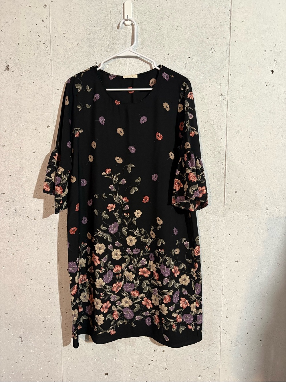 Les Amis Floral Bell Sleeve Knee Length Dress | Size: Large